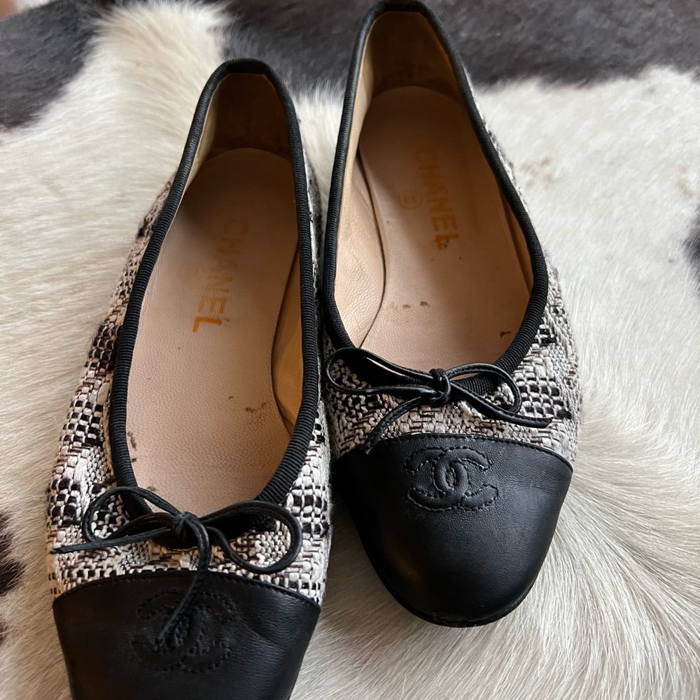 Authentic Chanel tweed and leather ballet flats